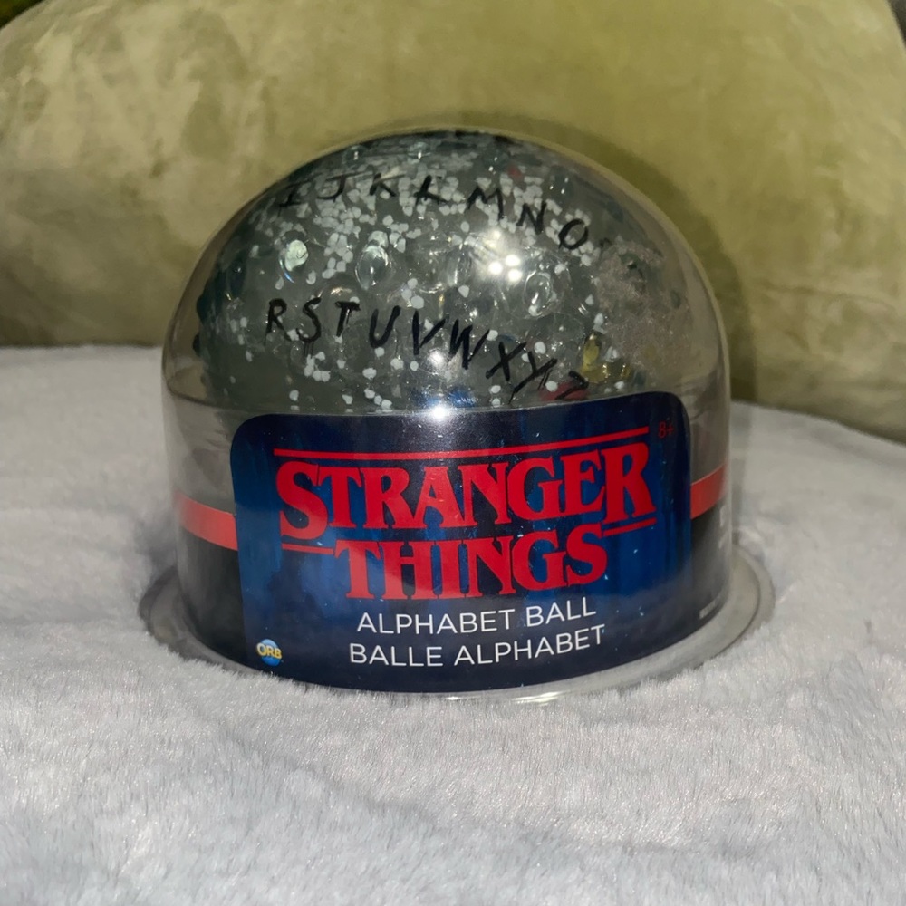 STRANGER THINGS SQUISHY ALPHABET BALL